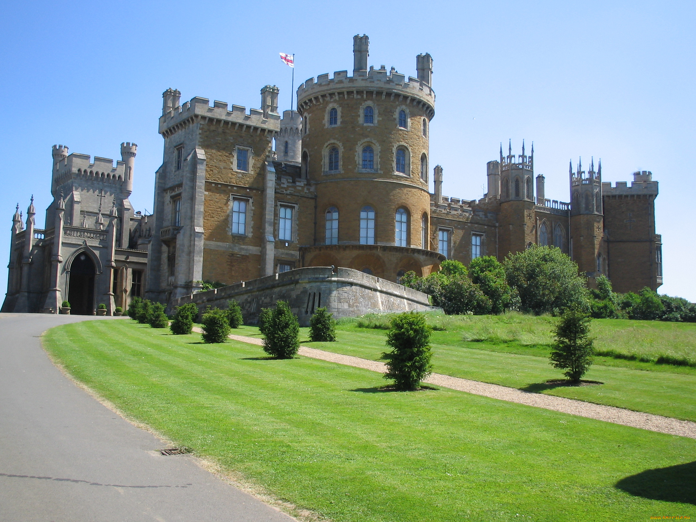 Замок сх. Замок Бельвуар-Касл Англия. Замок Бивер-Касл Великобритания. Замок Фолган Англия. Бивер Касл замок.